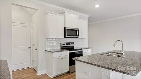 Hendersonville, NC 28792,318 Creekview RD