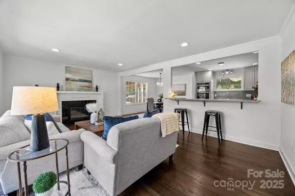 Charlotte, NC 28210,917 Dent CT