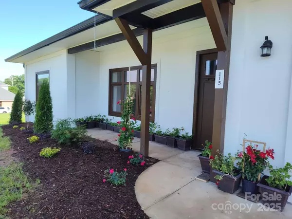 Granite Falls, NC 28630,115 Hill ST