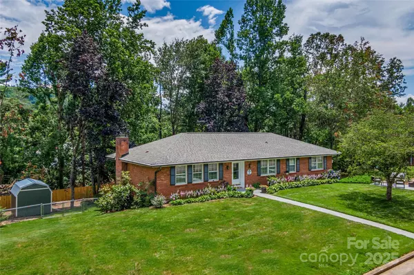 11 Blueberry Hill RD, Asheville, NC 28804