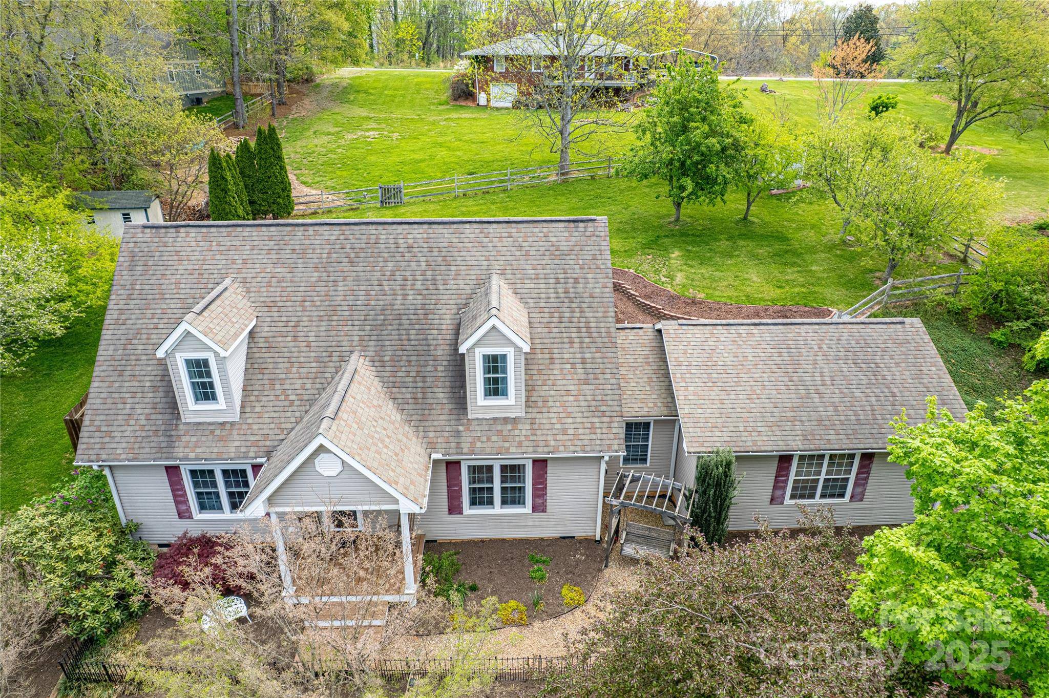 25 N Willow Brook DR, Asheville, NC 28806