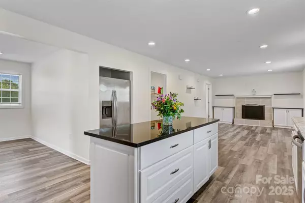 Nebo, NC 28761,25 Southern WAY