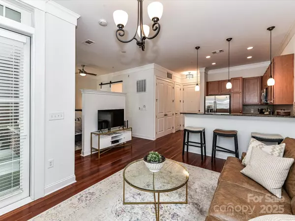 Charlotte, NC 28209,2810 Selwyn AVE #104