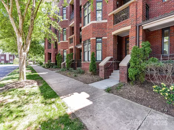 Charlotte, NC 28209,2810 Selwyn AVE #104