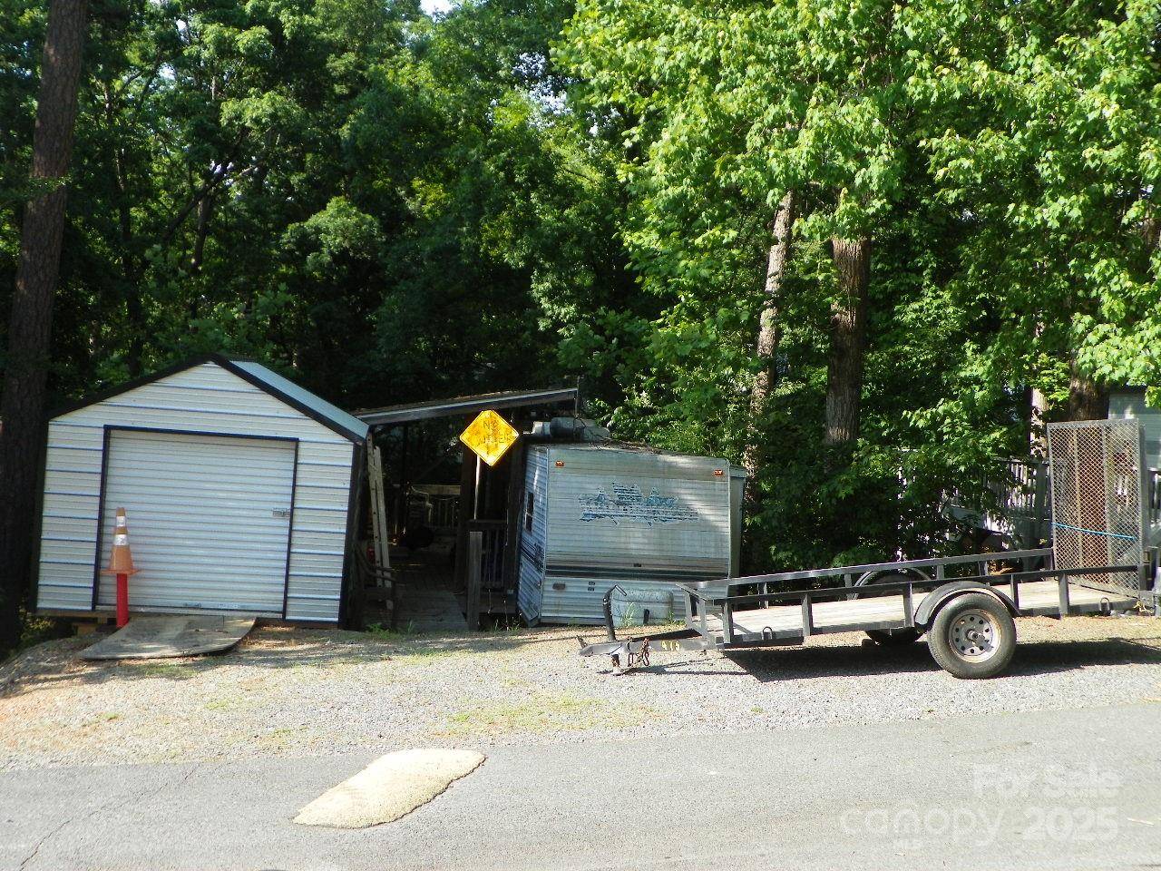 124 Oak ST, New London, NC 28127
