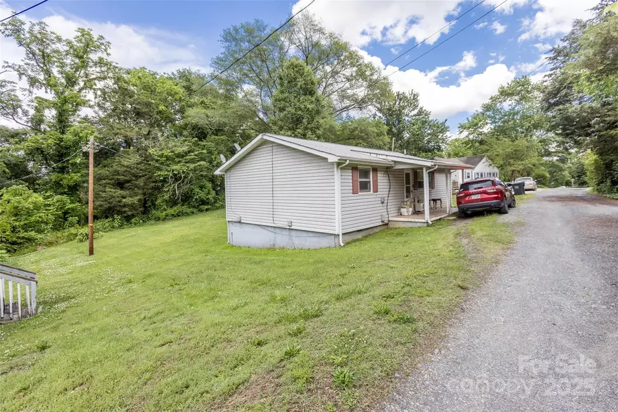 100 Lanier ST, Mount Holly, NC 28120