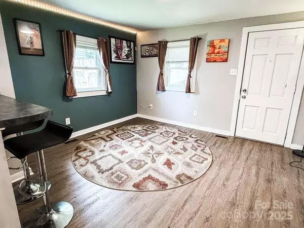 Hendersonville, NC 28792,116 N Blue Ridge AVE