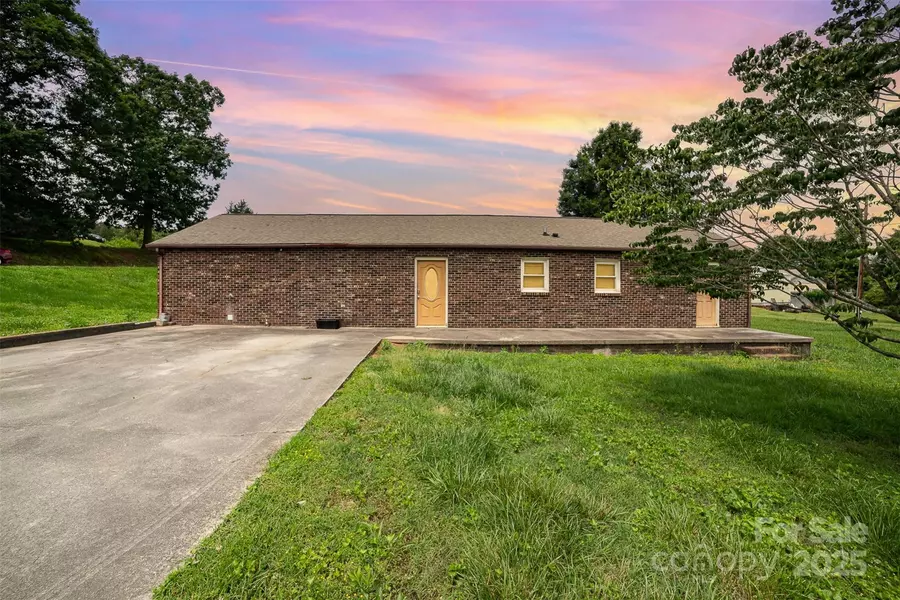 3685 Curleys Fish Camp RD, Connelly Springs, NC 28612