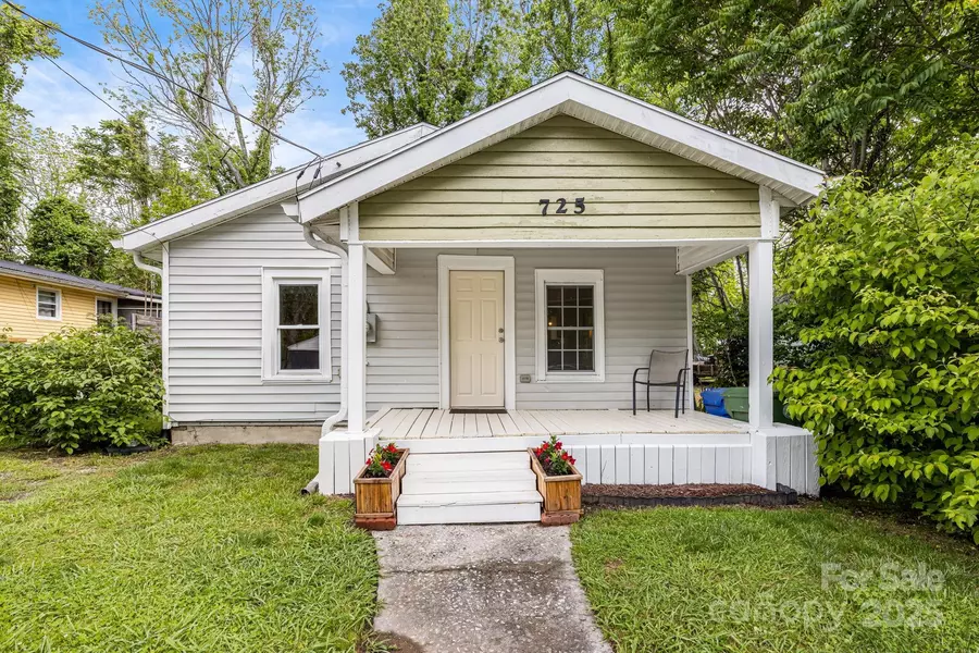 725 1st AVE W, Hendersonville, NC 28739