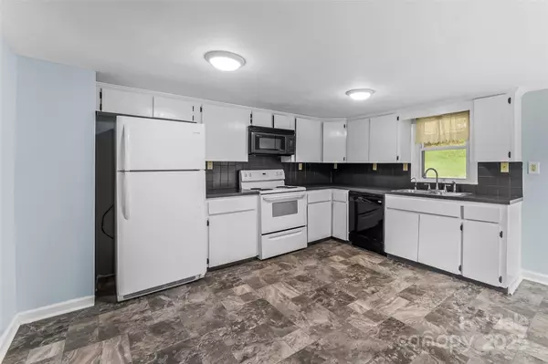 Asheville, NC 28805,7 Olivewood DR