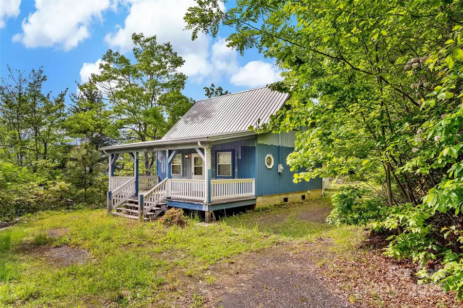 42 Parkway DR, Marion, NC 28752