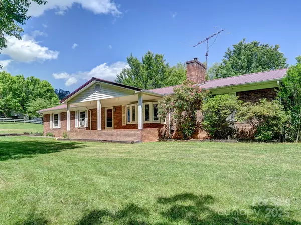 522 Bailey Mountain RD, Mars Hill, NC 28754