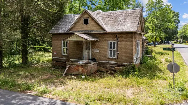203 E College ST, Star, NC 27356