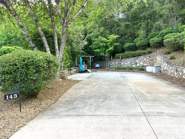 143 Cornell CIR, Lake Lure, NC 28746