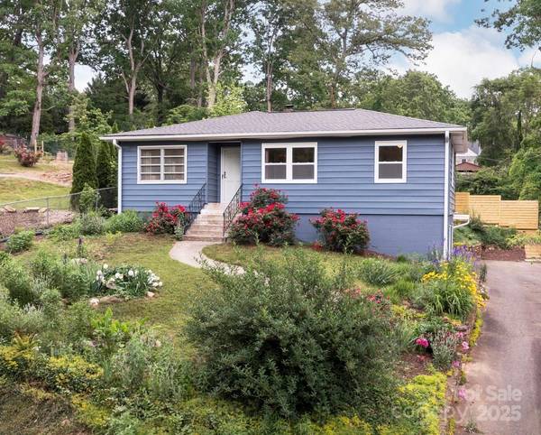 12 Canterbury RD, Asheville, NC 28805