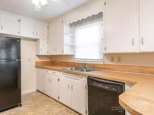 Gastonia, NC 28056,876 Stowe LN