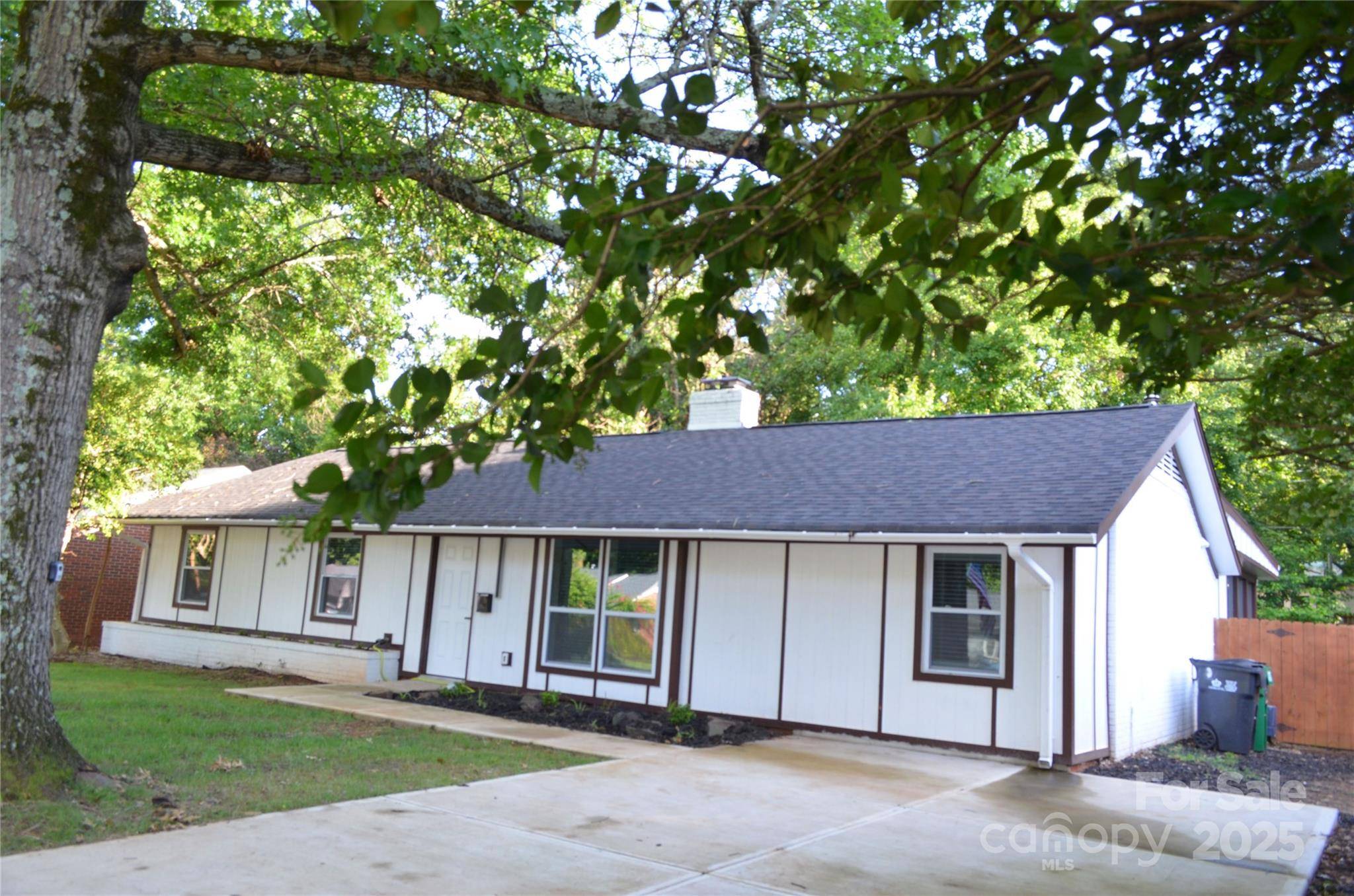 Charlotte, NC 28210,2000 Tyvola RD