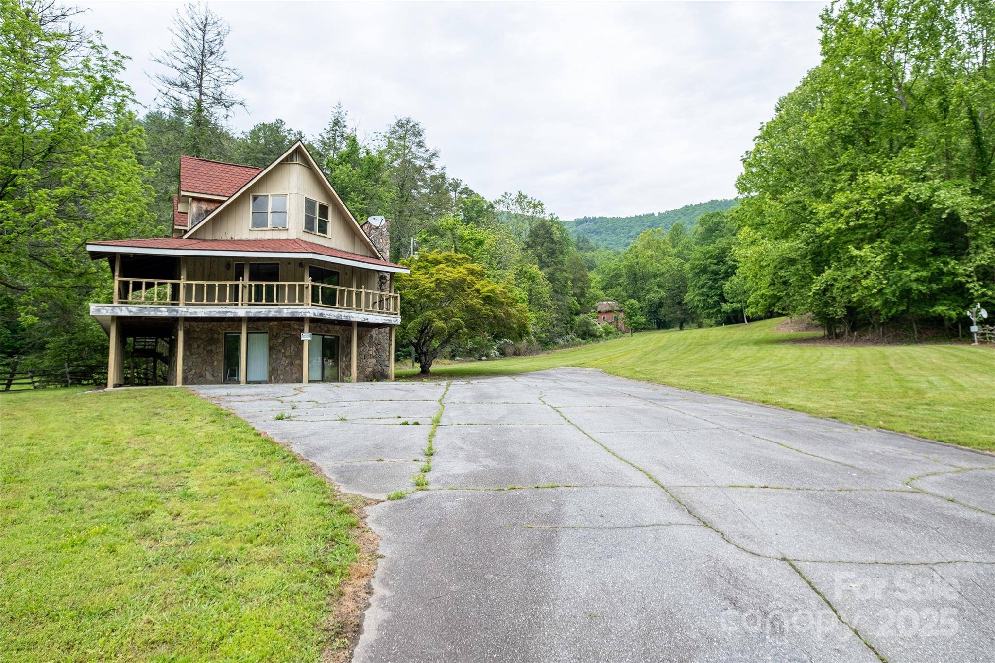 6226 US 74 HWY W, Whittier, NC 28789