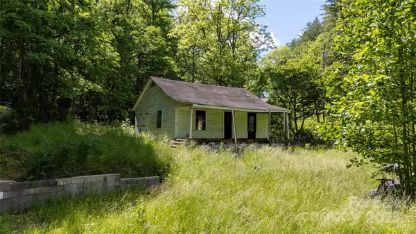 Bakersville, NC 28705,522 Deyton RD