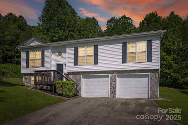 905 Severt CIR, Lenoir, NC 28645