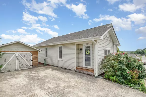 Cramerton, NC 28032,380 Woodlawn AVE