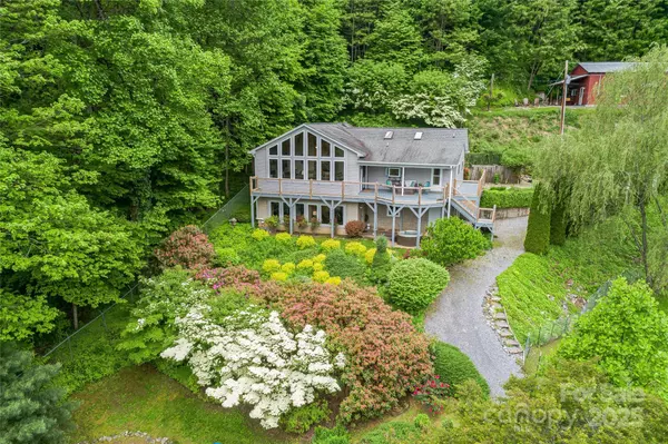 283 Grapevine CV, Waynesville, NC 28785