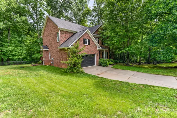 530 Shady Oaks DR, Stanley, NC 28164