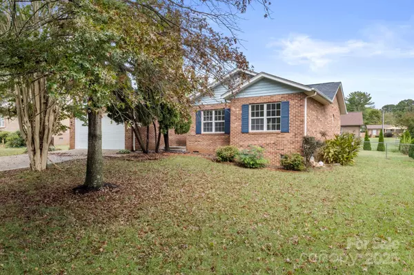 Hickory, NC 28601,2104 2nd AVE NW