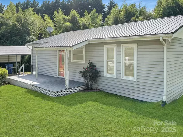 13 Rosscraggon DR, Asheville, NC 28803