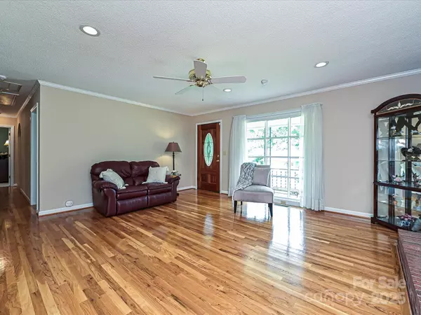 Stanley, NC 28164,407 S Buckoak ST