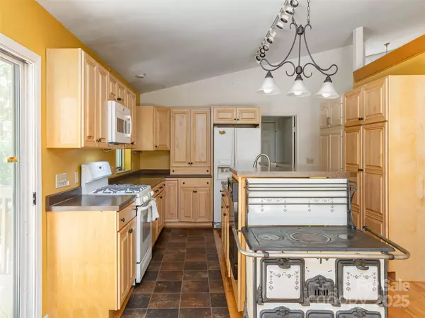 Hendersonville, NC 28739,22 Delacy DR