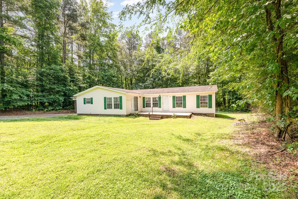 Dallas, NC 28034,611 W Robinson ST