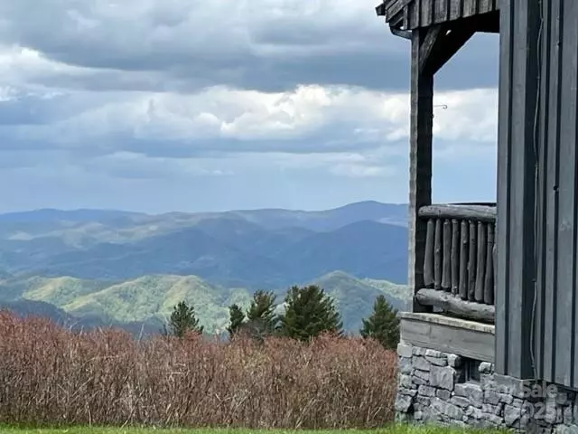 Burnsville, NC 28714,143 Daniel Boone TRL