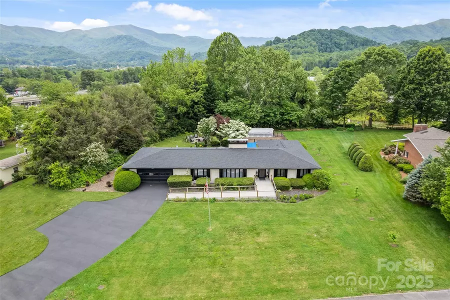 225 Valley View TER, Waynesville, NC 28786