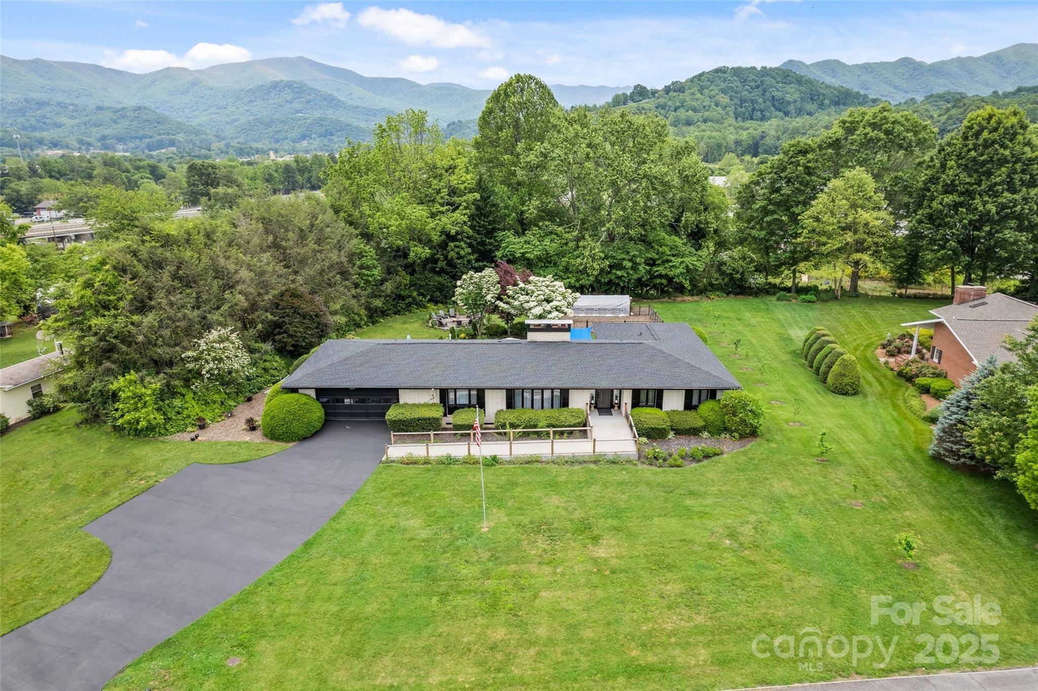 225 Valley View TER, Waynesville, NC 28786
