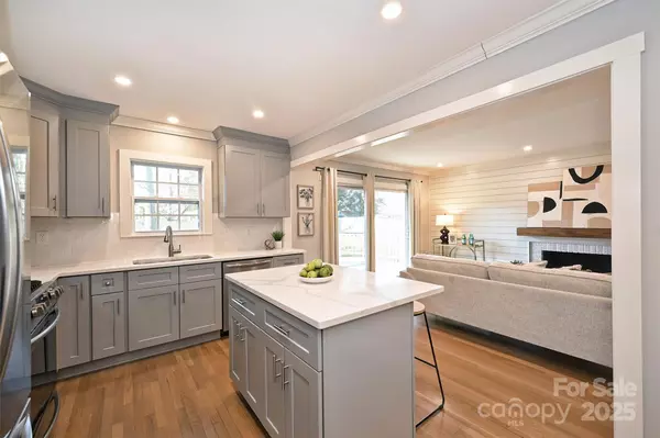 Charlotte, NC 28209,532 Scaleybark RD