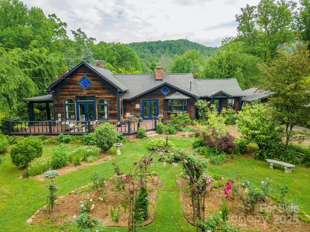 Black Mountain, NC 28711,528 Padgettown RD