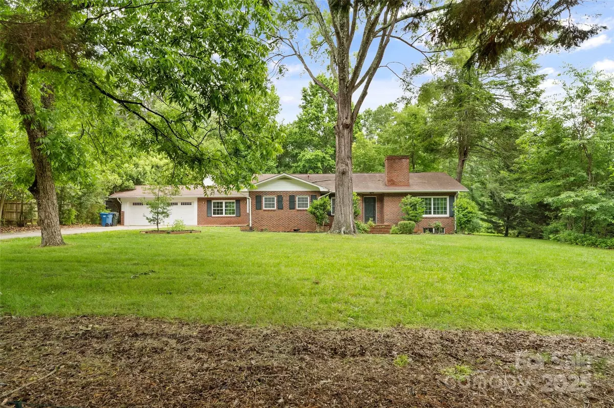 Hickory, NC 28601,121 33rd AVE NE