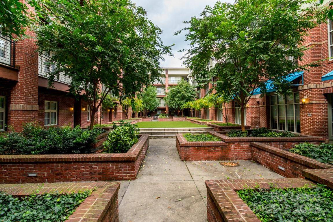 Charlotte, NC 28202,1101 W 1st ST #129