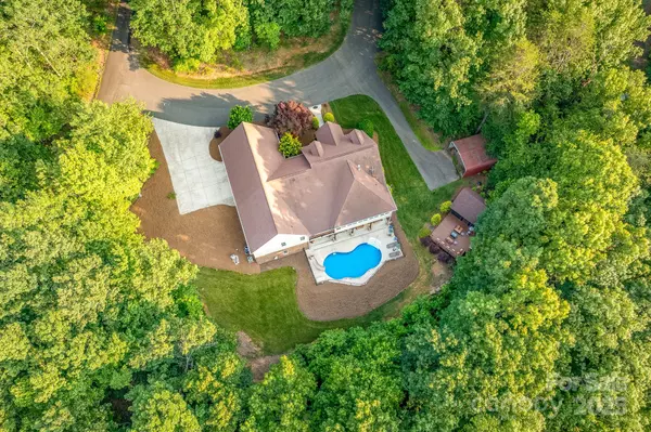 560 Blue Sky DR, Dallas, NC 28034
