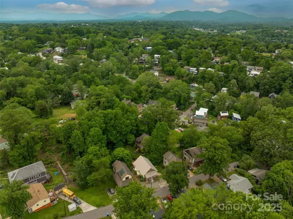 Asheville, NC 28806,9 Reynolds RD
