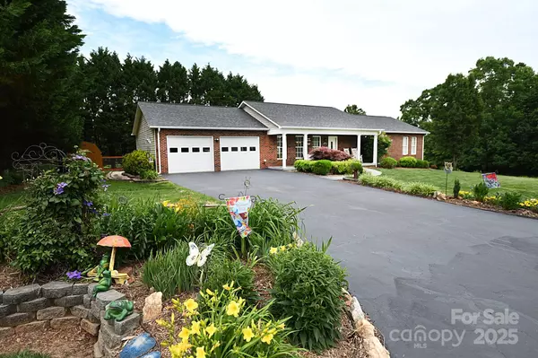 Hickory, NC 28602,4646 River Run CIR