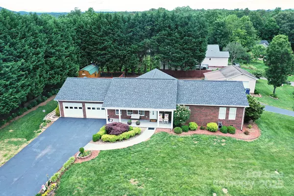 Hickory, NC 28602,4646 River Run CIR