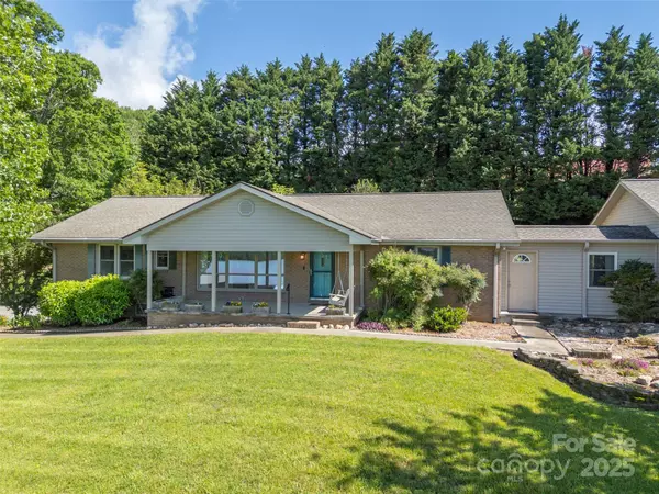 418 Mountain Page RD, Saluda, NC 28773