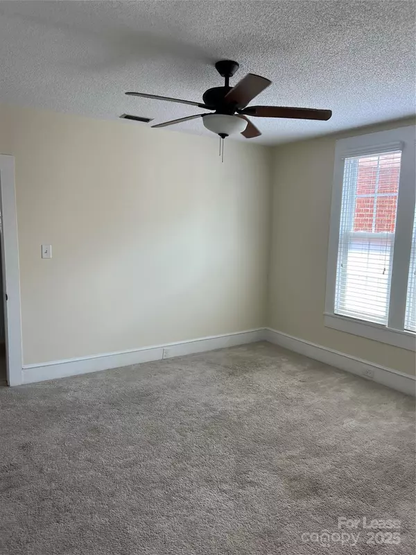 Kannapolis, NC 28081,211 W G ST