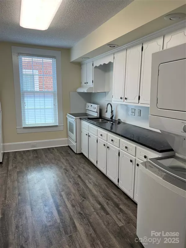 Kannapolis, NC 28081,211 W G ST