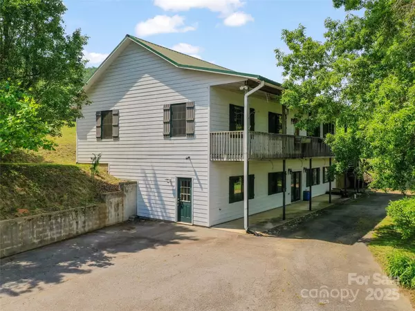126 Sweetwater DR, Canton, NC 28716