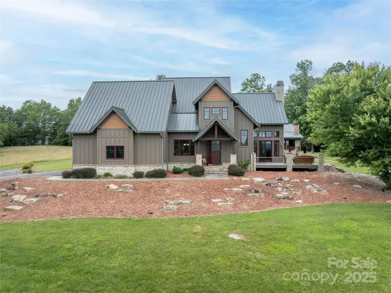 4862 Pinnacle Mountain RD, Zirconia, NC 28790