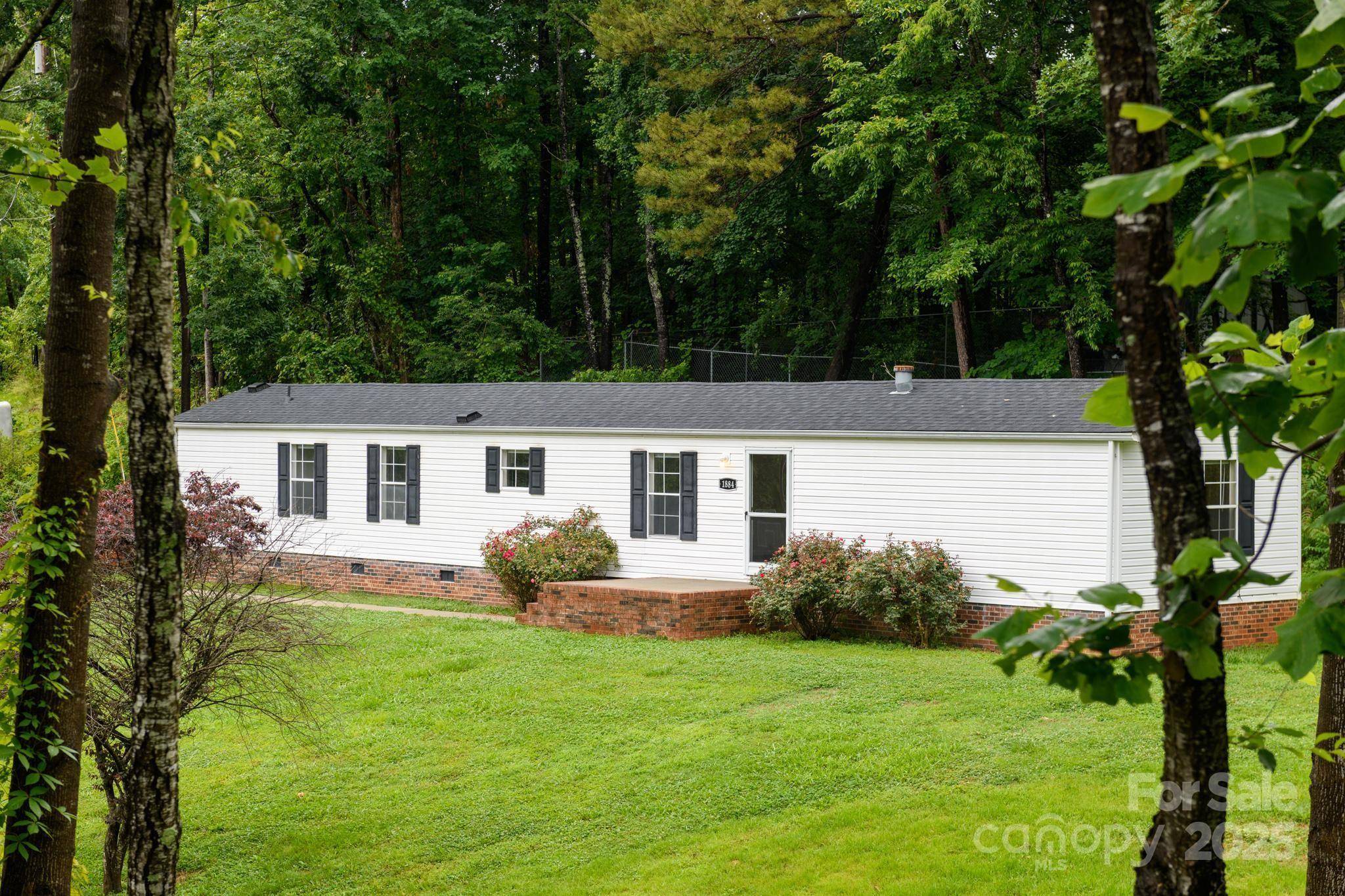 1884 Kensway DR, Hudson, NC 28638