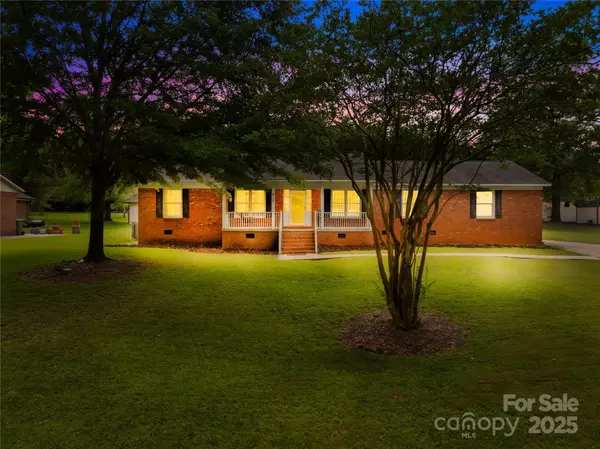 815 Lakeside CIR, Lancaster, SC 29720